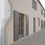 découvrez pourquoi l'isolation extérieure des murs est essentielle pour améliorer le confort thermique et réduire les coûts énergétiques, et apprenez comment l'installer efficacement grâce à nos conseils pratiques.