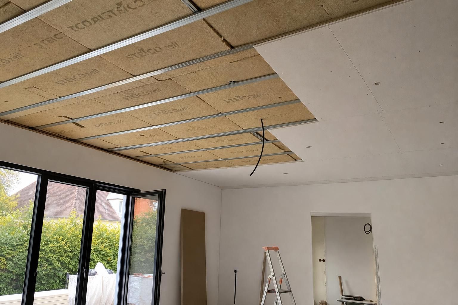 découvrez comment l'isolation de votre plafond peut améliorer le confort thermique de votre maison, réduire vos factures d'énergie et créer un intérieur plus agréable toute l'année.