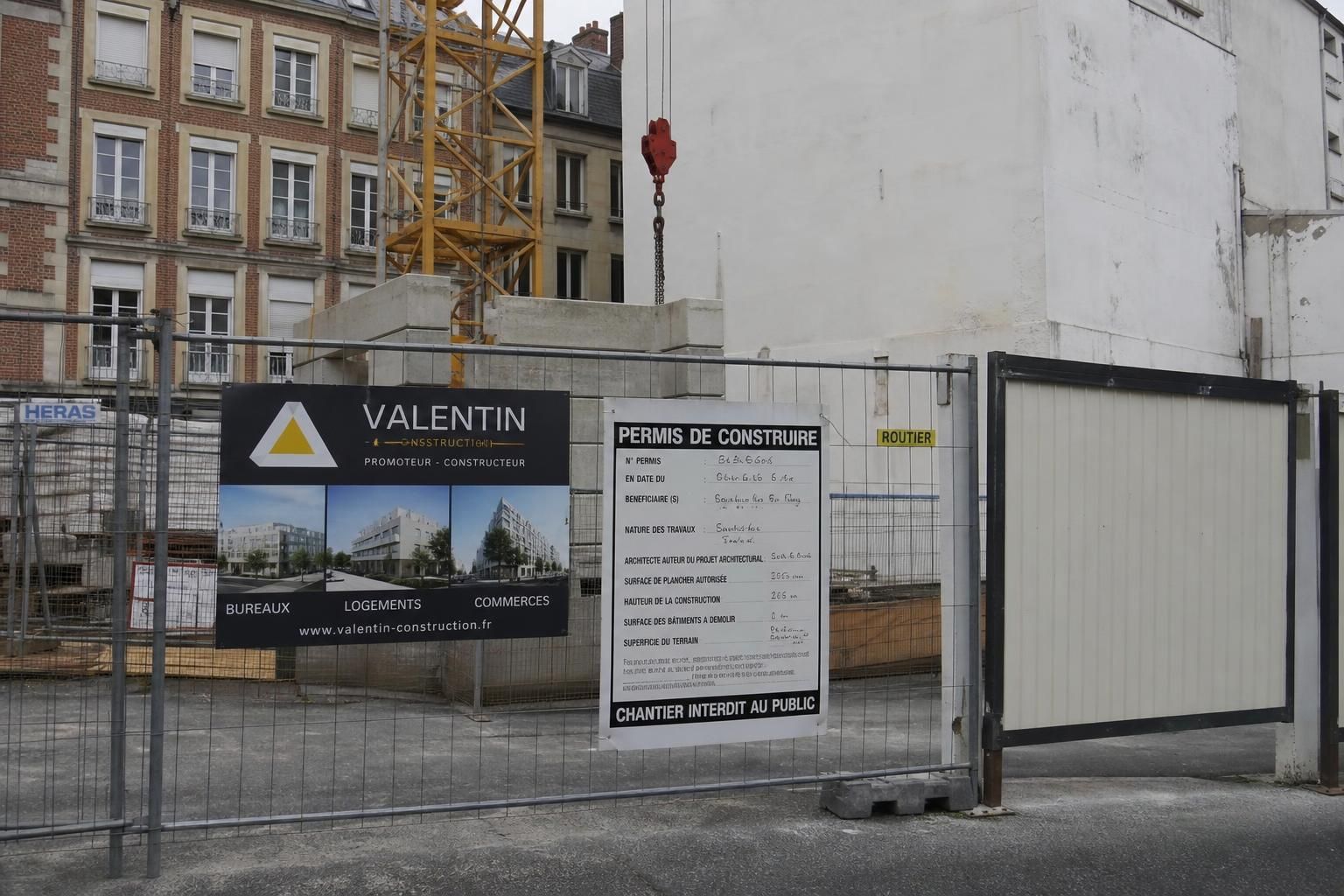 découvrez les règles essentielles du code de l'urbanisme pour réussir vos projets de construction en toute conformité.